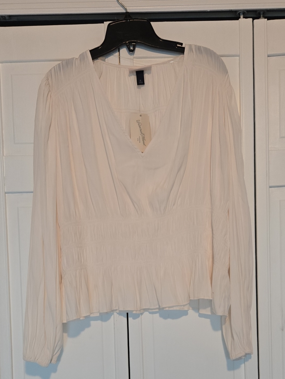 Universal Thread Cream V-Neck Long Sleeve Smocked Waist Blouse
